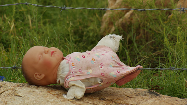 migrants-in-desert-abandon-broken-doll